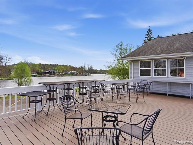 16342 Stages Island, Linden, MI 48451