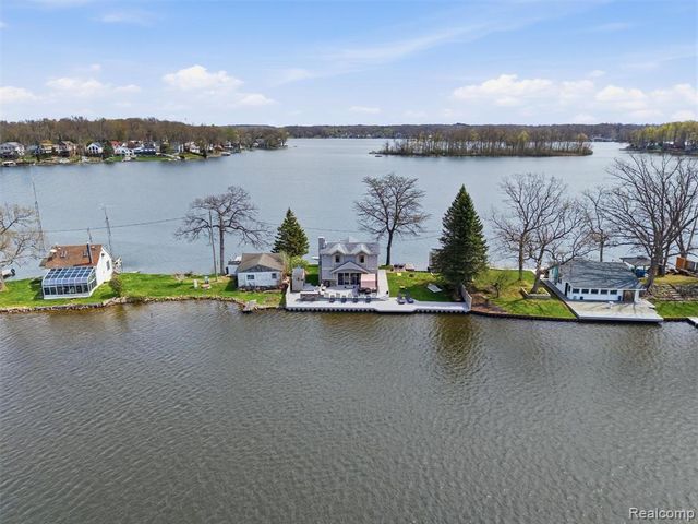 16342 Stages Island, Linden, MI 48451
