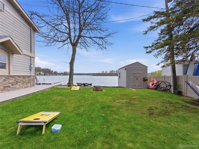 16342 Stages Island, Linden, MI 48451