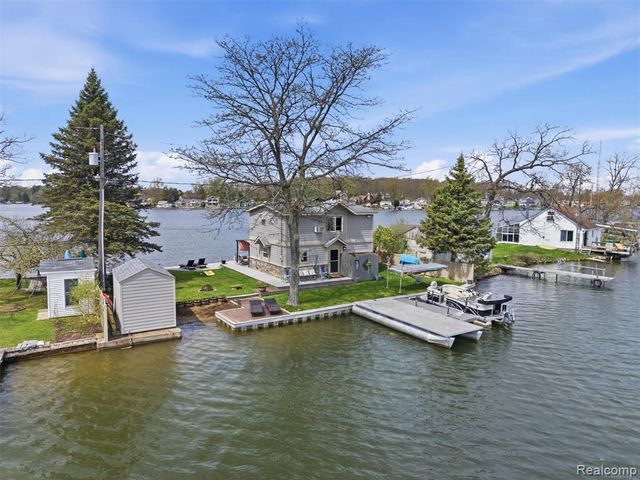16342 Stages Island, Linden, MI 48451