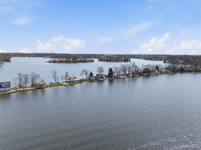 16342 Stages Island, Linden, MI 48451