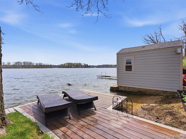 16342 Stages Island, Linden, MI 48451
