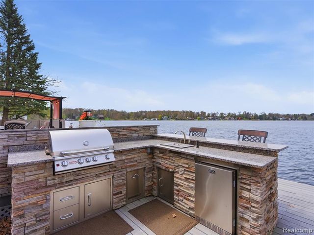 16342 Stages Island, Linden, MI 48451
