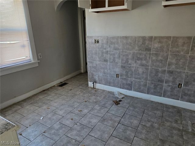 1895 Chapman Avenue, East Cleveland, OH 44112