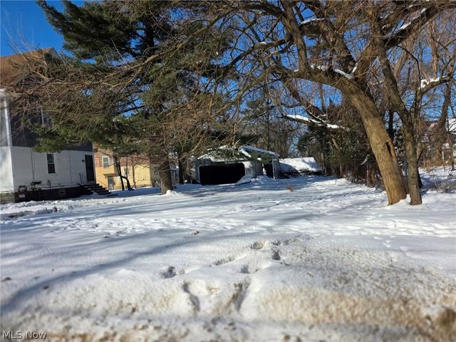 1895 Chapman Avenue, East Cleveland, OH 44112