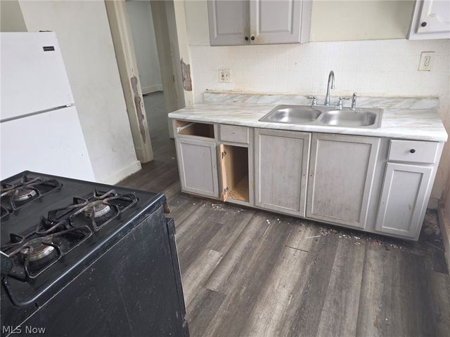 1895 Chapman Avenue, East Cleveland, OH 44112