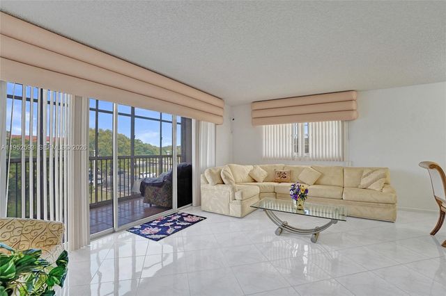 12955 SW 16th Ct 314M, Pembroke Pines, FL 33027