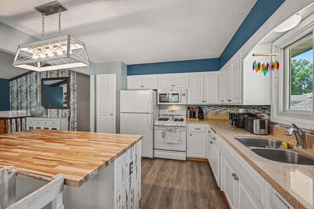 6232 Decatur Avenue N, Brooklyn Park, MN 55428