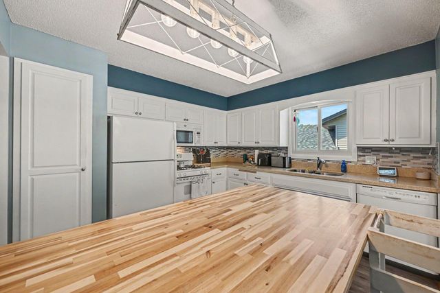 6232 Decatur Avenue N, Brooklyn Park, MN 55428