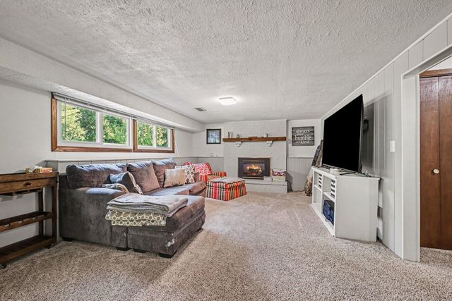 6232 Decatur Avenue N, Brooklyn Park, MN 55428