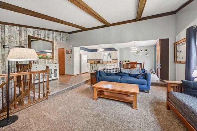 6232 Decatur Avenue N, Brooklyn Park, MN 55428