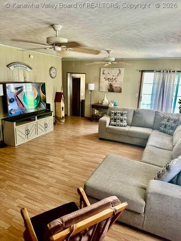 211 Snowhill Drive, Charleston, WV 25311