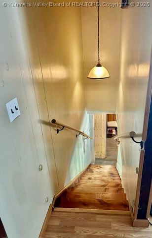 211 Snowhill Drive, Charleston, WV 25311
