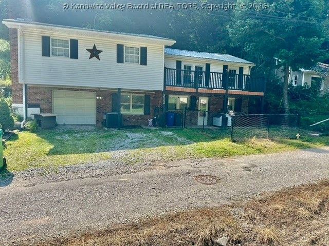 211 Snowhill Drive, Charleston, WV 25311