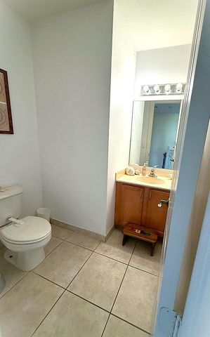 883 MILLBRAE Court 6, West Palm Beach, FL 33401