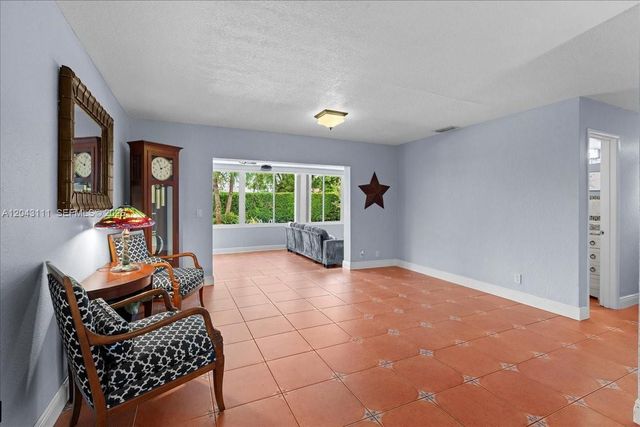 8341 SW 14th St, Miami, FL 33144