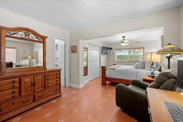 8341 SW 14th St, Miami, FL 33144