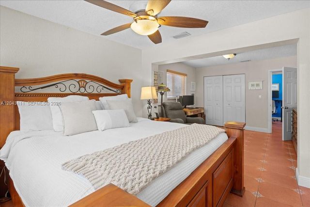 8341 SW 14th St, Miami, FL 33144