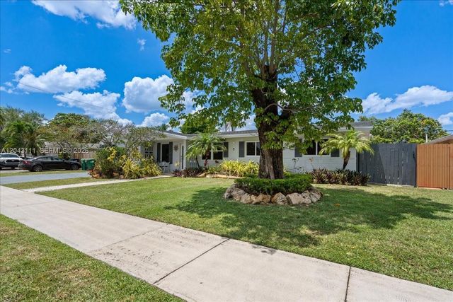 8341 SW 14th St, Miami, FL 33144