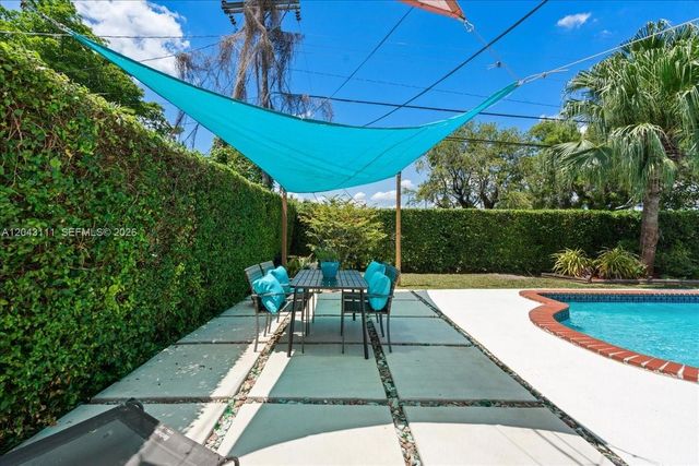 8341 SW 14th St, Miami, FL 33144