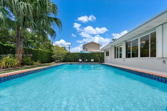8341 SW 14th St, Miami, FL 33144
