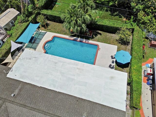 8341 SW 14th St, Miami, FL 33144