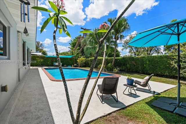 8341 SW 14th St, Miami, FL 33144