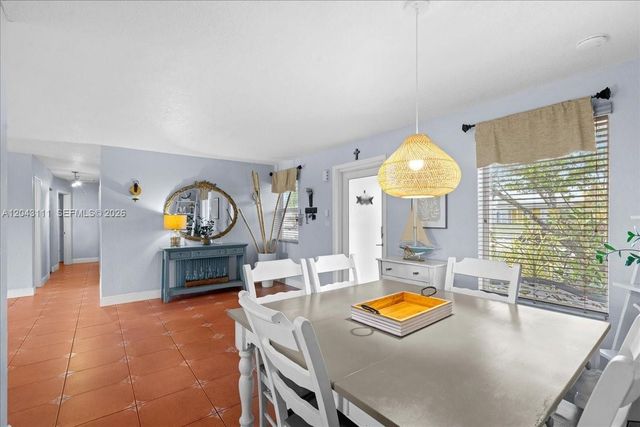 8341 SW 14th St, Miami, FL 33144