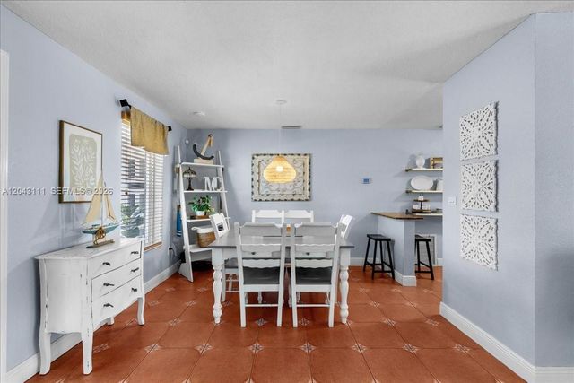 8341 SW 14th St, Miami, FL 33144