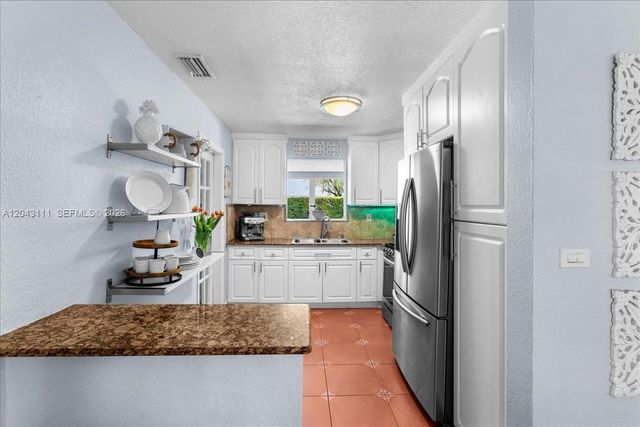 8341 SW 14th St, Miami, FL 33144