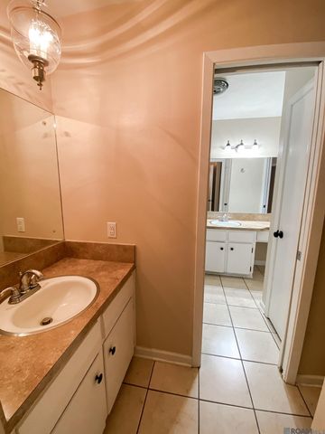 2222 Seracedar, Baton Rouge, LA 70816