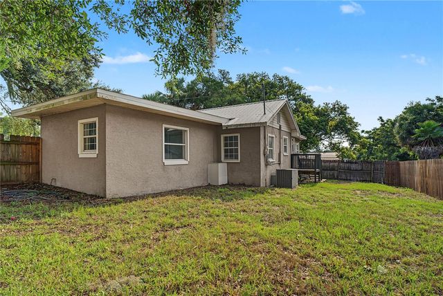 205 E FOUNTAIN STREET, Fruitland Park, FL 34731