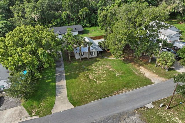 205 E FOUNTAIN STREET, Fruitland Park, FL 34731