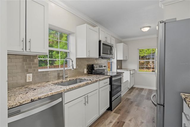 205 E FOUNTAIN STREET, Fruitland Park, FL 34731