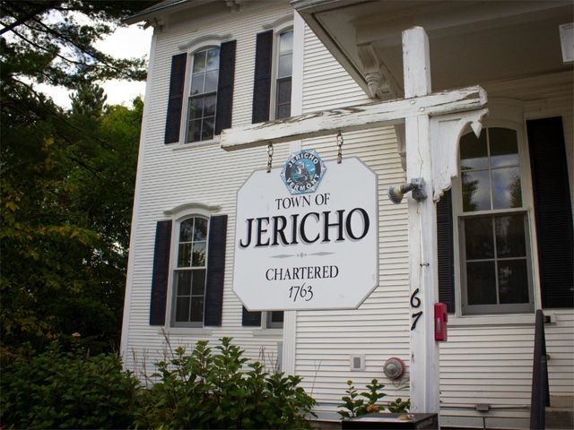 13 Pinehurst Drive, Jericho, VT 05465