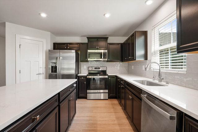 813 Rae Dr, Columbia, TN 38401