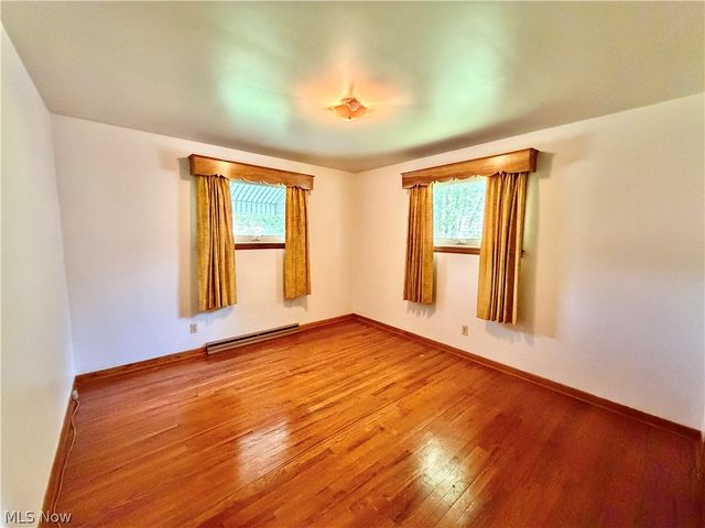 860 Adelaide Avenue NE, Warren, OH 44483