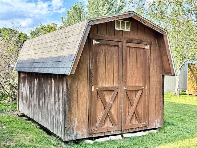 860 Adelaide Avenue NE, Warren, OH 44483