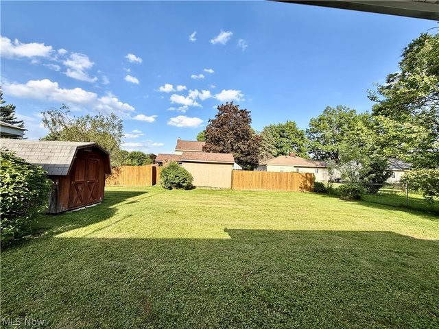 860 Adelaide Avenue NE, Warren, OH 44483