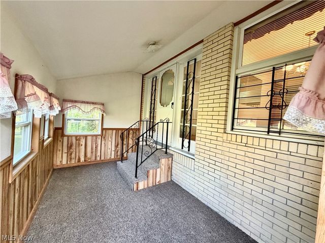 860 Adelaide Avenue NE, Warren, OH 44483