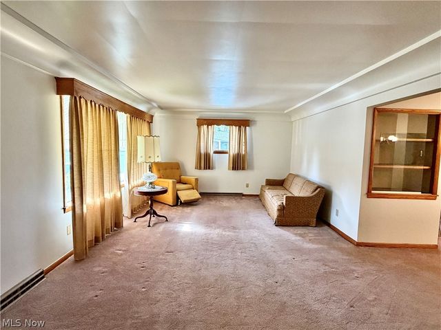 860 Adelaide Avenue NE, Warren, OH 44483