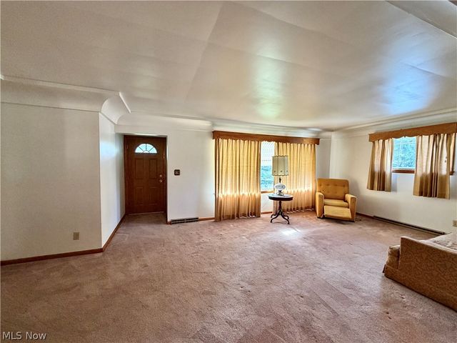 860 Adelaide Avenue NE, Warren, OH 44483