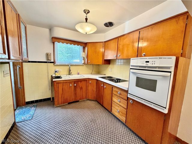 860 Adelaide Avenue NE, Warren, OH 44483