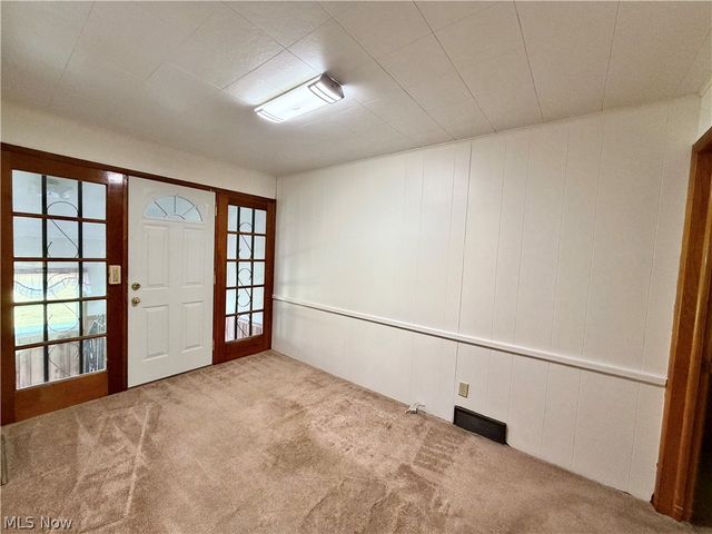 860 Adelaide Avenue NE, Warren, OH 44483
