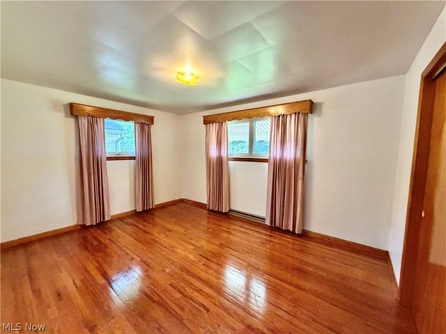 860 Adelaide Avenue NE, Warren, OH 44483