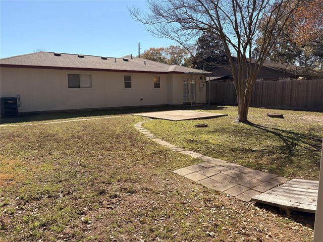 1007 Stoneleigh Court, Tomball, TX 77375