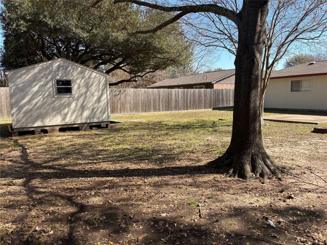 1007 Stoneleigh Court, Tomball, TX 77375