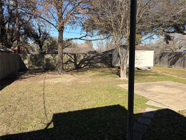 1007 Stoneleigh Court, Tomball, TX 77375