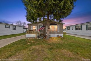 2119 Redwood Avenue, Columbus Township, MI 48063