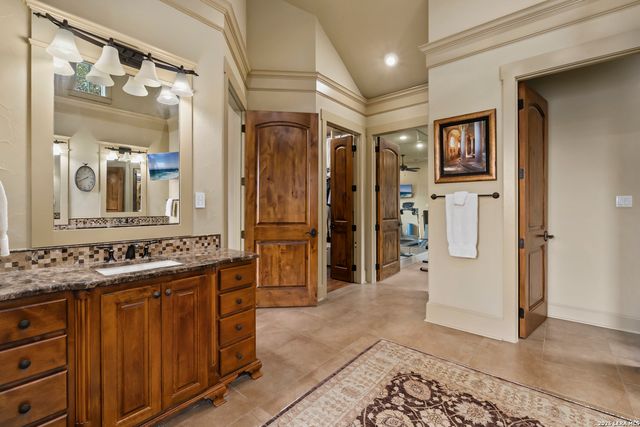 185 River Crossing, Boerne, TX 78006